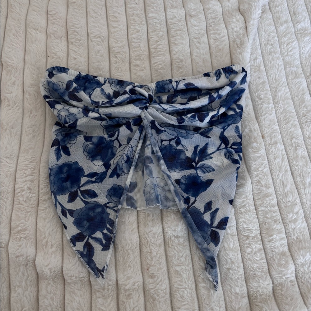 SHEIN Blue Floral Crop Top